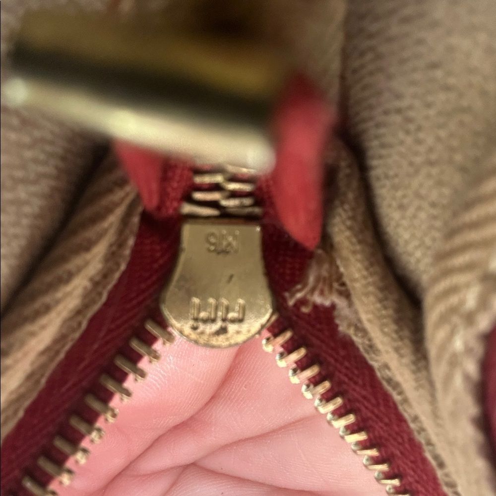 Dooney & Bourke Vintage Burgundy and Black Shoulder Bag - Picture 7 of 16